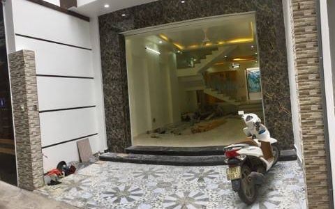 Nhà 3.5 tầng, 73m2(ngang 4.3m) ngõ Hoàng Quý-Tô Hiệu, Ôtô vào nhà, sân cổng rộng, giá 3.4 tỷ(TL)