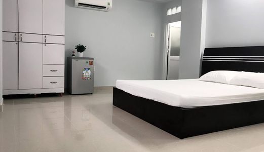 Căn Hộ Tiện Nghi, Thoáng Mát Ngay Nguyễn Trọng Tuyển, Q. Phú Nhuận. 