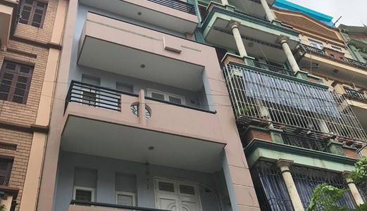 Bán Nhà 32m2 Giảng Võ, Phân Lô, Ôtô Chỉ 3.3 Tỷ