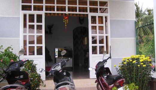 Cần Bán Ngôi Nhà 90m2, Sổ Riêng, 500 Triệu, Mặt Tiền Đường