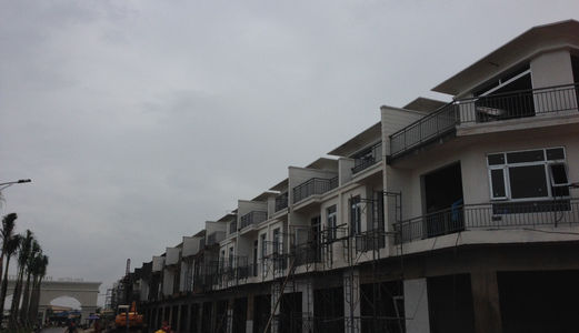 Bán Dãy Nhà Phố Hơn 80 Căn 1 Tret 2 Lầu Giá 1ty4, Sổ Riêng.