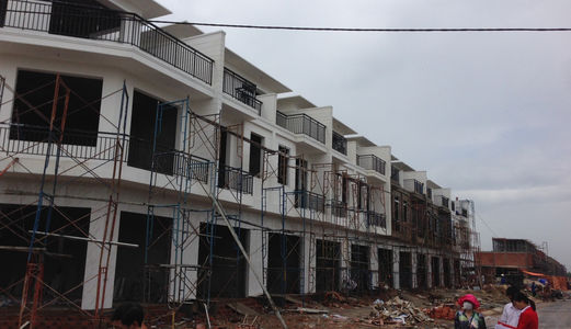 Bán Dãy Nhà Phố Hơn 80 Căn 1 Tret 2 Lầu Giá 1ty4, Sổ Riêng.