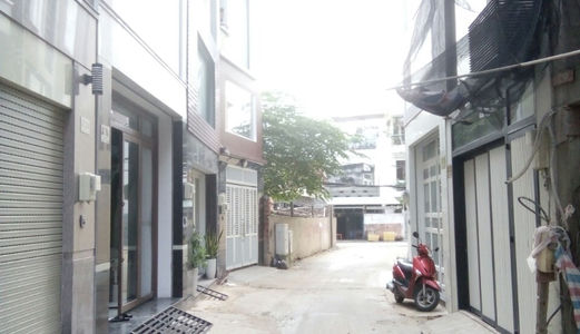 Bán Nhà Mới HXH 1 Trệt 1 Lững 2 Lầu St 4.5x10m Giá 5.2 Tỷ