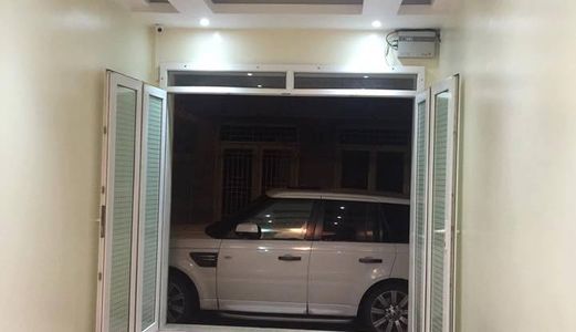 Bán Nhà Hoàng Quốc Việt 7 tầng Thang Máy Gara 54m Giá 8.5 tỷ.