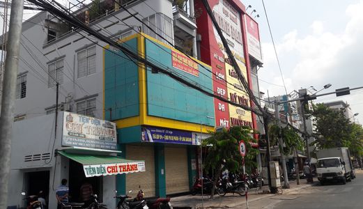 Cho Thuê Nhà Mặt Tiền Đường Nguyễn Trãi , 3 Lầu , Ốp Kính , Có Nội Thất , Dt: 5x25 , Giá 60 Triệu
