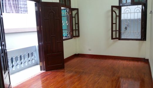 1 Văn Phòng Duy Nhất Còn Trống Cho Thuê Đường Hoa Lan Phú Nhuận Dt 30m2 Sàn Gổ, Tòa Có Thang Máy.