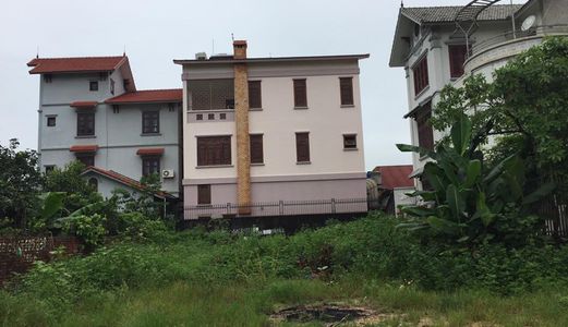 Bán Đất Biệt Thự Cột 3 Sau Nhà Hàng Bằng Lăng Vị Trí Rất Đẹp