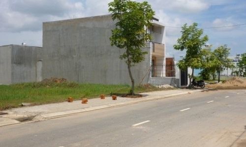 Vợ Chồng Kẹt Tiền Bán Gấp 600M2 Đất Sổ Đỏ Mt Chợ. Giá 275 Triệu.trung Tâm Tp Mới Bd