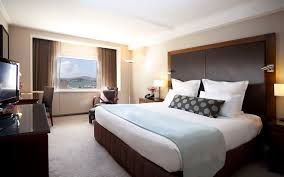 Bán Khách Sạn Đang Kinh Doanh Đường Man Thiện, Q9, 4 Lầu, 15 Phòng, Dtxd 600m2, Giá 9 Tỷ