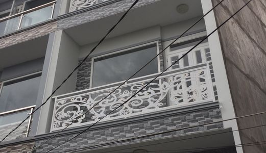 Bán Nhà Mới Xây, Tặng Bộ Ghế Gỗ