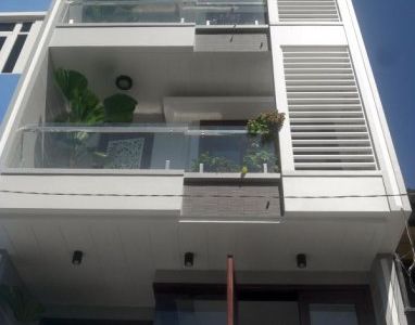 Cho Thuê Nhà Mặt Tiền Đ. Đinh Tiên Hoàng , 3 Lầu , Nhà Mới , Ốp Kính , Dt: 4,5x25 , Giá 25 Triệu