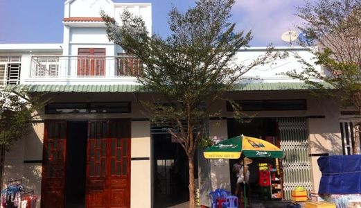 Vợ Chồng Kẹt Tiền Bán Đất M.tiền Chợ 700m2(28x25m) LH 0938 995 831