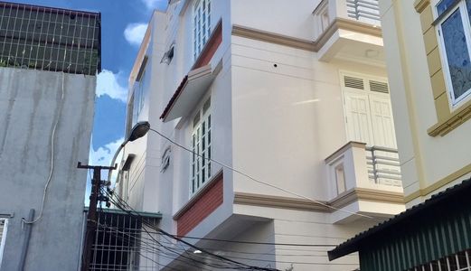 Nhà 4 Tầng Độc Lập Có Sân Cổng, Ngay Gần Mặt Đường Thiên Lôi Cầu Rào 2, Đông Nam, Giá 1.39 Tỉ  (Tl)