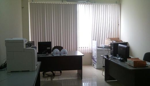 Văn Phòng 30m2 Đường Nhiêu Tứ, Hẻm Xe Hơi, Giá 5.5Tr, Tiện Đi Lại.