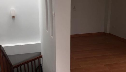 Bán Nhà Lạc Long Quân Tây Hồ 32m2, 5 Tầng, Mt 4,5m, 2,7 Tỷ, Cách Phố 45m