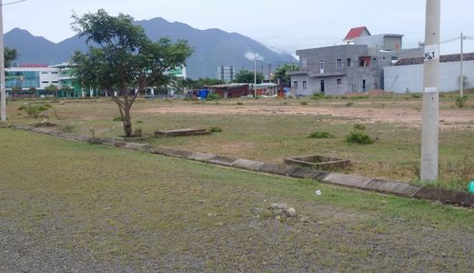 Có 3 Lô Đất Cần Bán Gần Trường Học, Đường 7,5m, Giá: 650 Triệu Bao Sổ