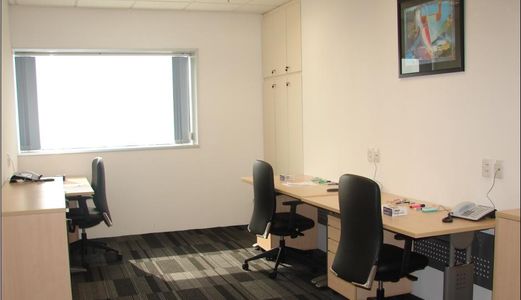 Văn Phòng Cho Thuê Ngay Hẻm Lớn Xe Hơi Đường Trần Nhật Q.1 Dt-18m2