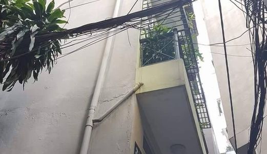 Nhà Hiếm Cầu Giấy,100m2, Nhà 4 Tầng, Hiện Đại. Giá 2.2 Tỷ