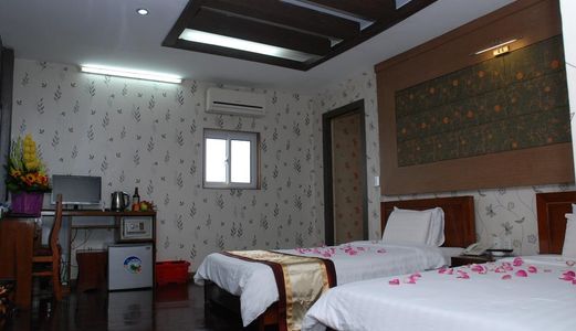 Bán Khách Sạn Phố Nguyễn Chánh, 322m2, 8 Tầng Thang Máy, MT 8m