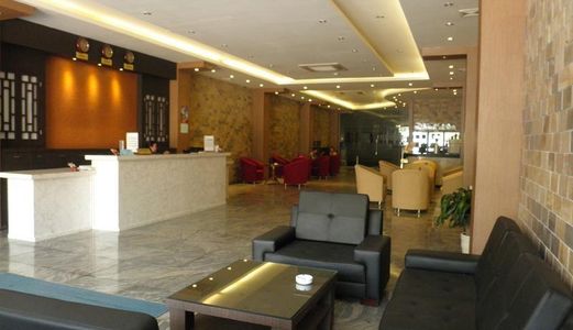 Bán Khách Sạn Phố Nguyễn Chánh, 322m2, 8 Tầng Thang Máy, MT 8m