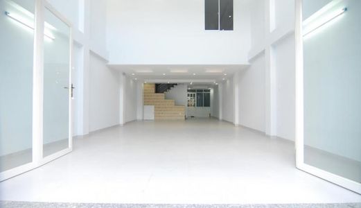 Cho Thuê Nhà Mặt Tiền Đ. Lý Tự Trọng , Trệt , Trống Suốt , Nhà Mới , Dt: 4x20 , Giá 18 Triệu