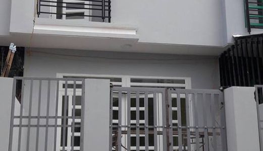 Nhà Phố MT Gần Chợ Bình Chánh, SH Riêng Diện Tích 100m2