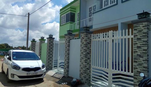 Nhà Lầu Mới Xây Đối Diện KCN Cầu Tràm, Giá 850 triệu, 100m2, SHR
