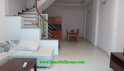 Cho Thuê Nhà 4 Ngủ Ở  Âu Cơ, Ban Công Nhiều Ánh Sáng 0972672688