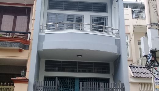 Nhà 4m X 17m, 1t, 1l 3pn,  Hẻm Đường Cn1, Q.Tp,  Giá 6.5tr/Th