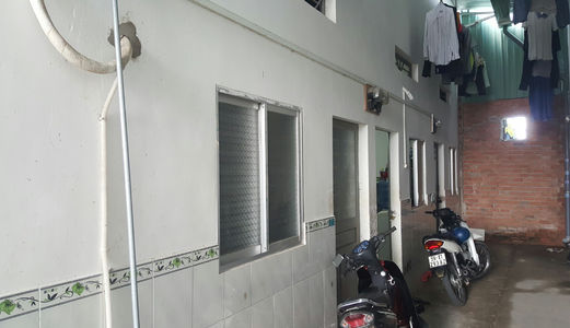 Nhà Cấp 4 Và 3 Phòng Trọ Cao Cấp,Dt 5x22.4 Giá  2,5 Tỷ .