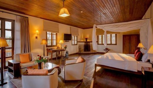 Bán Khách Sạn Đường Lê Thánh Tôn, 240M2, 10X24M, 20 Phòng Kinh Doanh, Giá 15 Tỷ