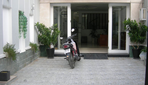 Bán Gấp Nhà Đường 215 Nguyễn Văn Hưởng F Thảo Điền Q2, Full Nội Thất- 12,5 Tỷ Tl