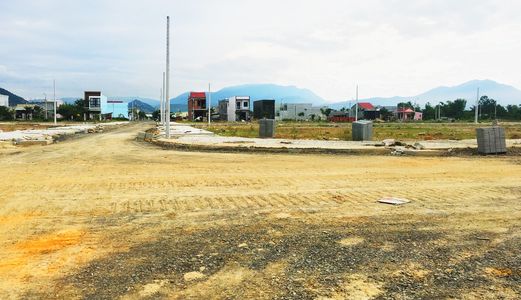 Bán Đất Hai Mặt Tiền, Gần Hồ, Gần Trường Học, Gần Khu Biệt Thự Lh 0905 332 598