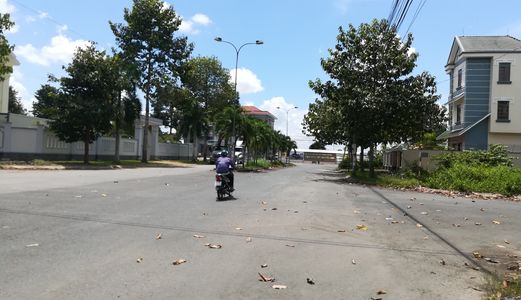 Bán Nền Góc Kdc Nông Thổ Sản - Dt 115M2 - Lg 30M - Hướng Đb Và Đn - Giá 1 Tỷ 350 Triệu - Lh 098