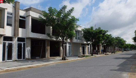 Bán Nhà Xây Sẵn Trục Mua Sắm Khu Đô Thị Fpt City