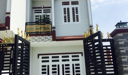 Bán Nhà Gấp 100m2 , 1 Lầu 1 Trệt , Sổ Riêng , Giá 700 Tr , Bao Sang .