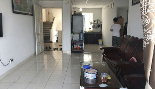 Bán Căn Hộ Tầng 4, Chung Cư C5, Man Thiện-D2, Tpa, Q9, Dt 72M2, 2Pn, Giá 1,1 Tỷ, Shr Sang Tên Ngay