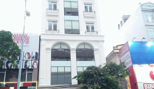 Chính Chủ Cho Thuê Văn Phòng  Phố Ngụy Như Kon Tum, Dt 200M2, Mt 12M.