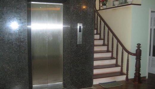 Bán Nhà  Chùa Bộc. Gara Ô Tô, Thang Máy. 74m2. Giá Chỉ 9,2 Tỷ.