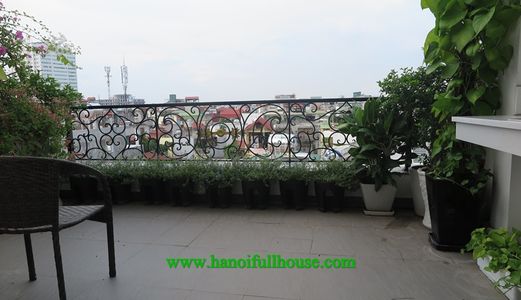 Căn Hộ Dịch Vụ 2 Ngủ, Ban Công, Sân Thượng Rộng Cho Thuê Ở Văn Cao 0972672688