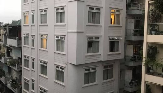 Bán Tòa Nhà Văn Phòng Hoàng Quốc Việt 7 Tầng Thang Máy Giá 18.4 Tỷ.