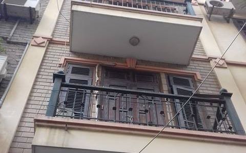 Nhà Riêng Đủ Đồ Ngõ 117 Hoàng Quốc Việt.Dt:50Mx5T.Giá:18Tr