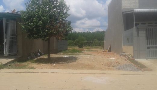 Sang Gấp 300M2 Đất Thổ Cư 100%, Dân Đông Tiện Ở Ngay Gần Chợ.