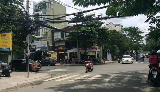 Bán Nhà Mặt Tiền Trường Sơn, P15, Q10. Dt Lớn: 18mx32m, Nhà Trệt + Lầu, Vị Trí Đẹp