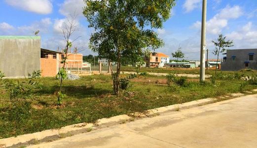 Xuất Ngoại, Bán Gấp 16 P. Trọ Giá 550 Tr/dãy Và 600m2 Đất Thổ Cư Giá 215 Tr/nền 0902586225