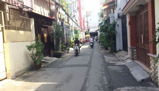 Bán Nhà Hxh 752 Lạc Long Quân, Dt: 3.8Mx14M, Nhà Trệt, Lầu