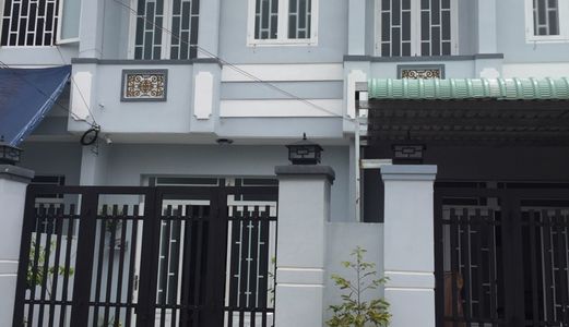 Nhà 1 Trệt 1 Lầu Giá 480 Triệu Ngay Mặt Tiền Đường Đt 835 C, Dt: 5.5x18, Cách Chợ Bình Chánh 4 Km.