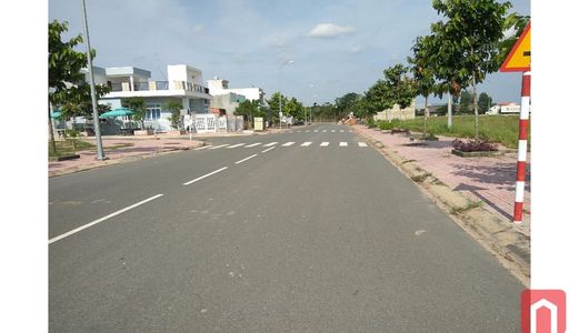 Bán Đất Vòng Xoay 60M,  Sổ Hồng Thổ Cư Riêng Lh 0965656188