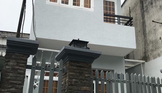 Nhà Dt 4.8x14m. Hướng Nam . Giá 2.35 Tỷ . Hẻm 115 Phạm Hữu Lầu. Q7