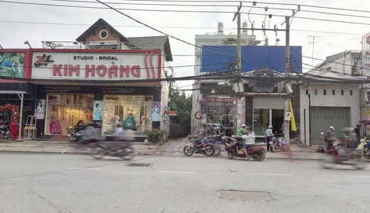 Cho Thuê Mặt Bằng Rộng Ngang Trên 10m Mặt Tiền Bờ Kè Hồ Sáng Thổi